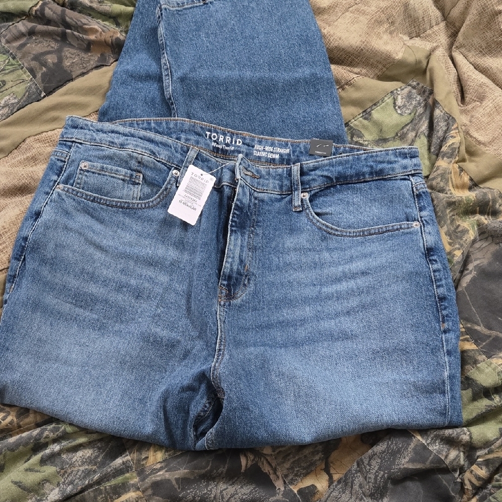 Torrid Classic Denim High-Rise Jeans - Picture 3 of 6
